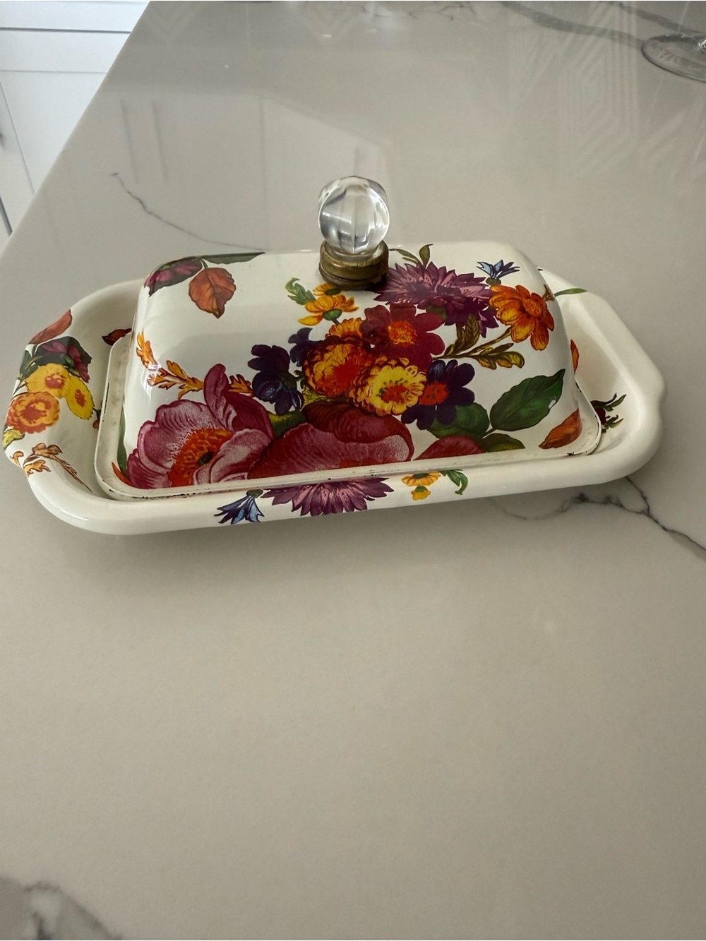 Mackenzie childs white flower Butter Dish with Glass Knob - White Multi